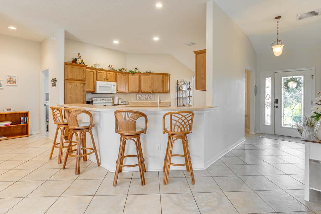 2 Mi to Lake Sumter Landing: Spacious Golf Retreat