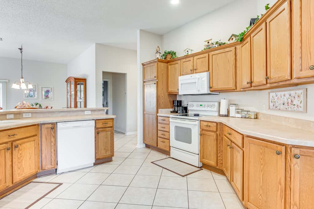 2 Mi to Lake Sumter Landing: Spacious Golf Retreat