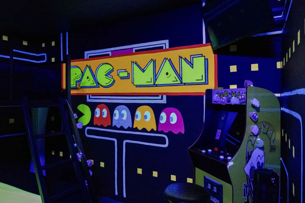 'Groovy Games Getaway' Holiday Stay in Branson!
