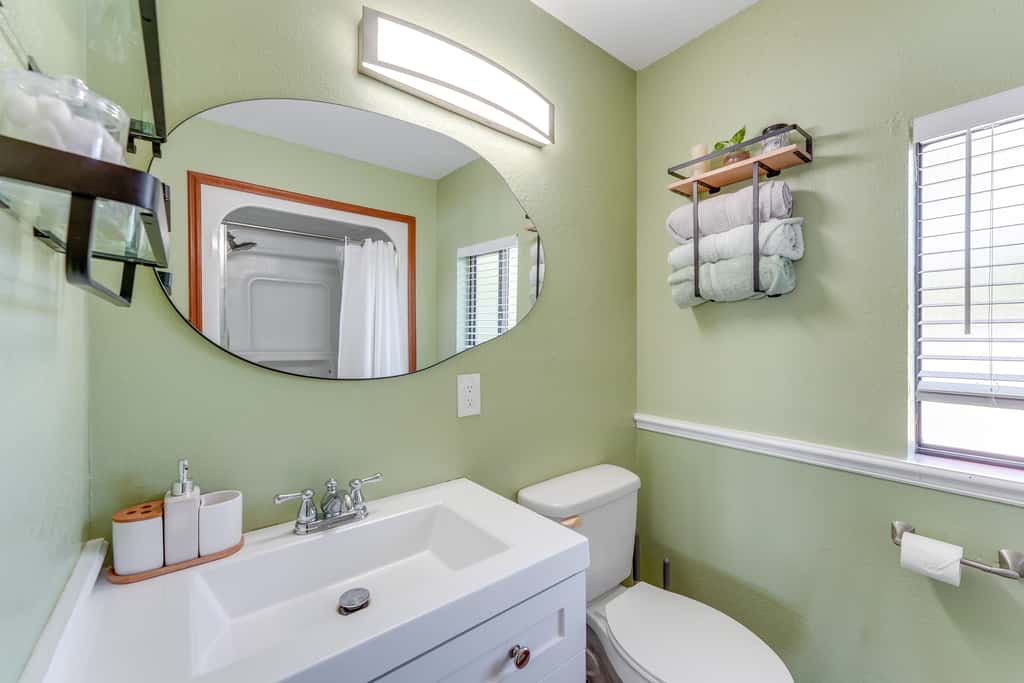 Dora Canal Views & Shared Dock: Apt in Tavares!