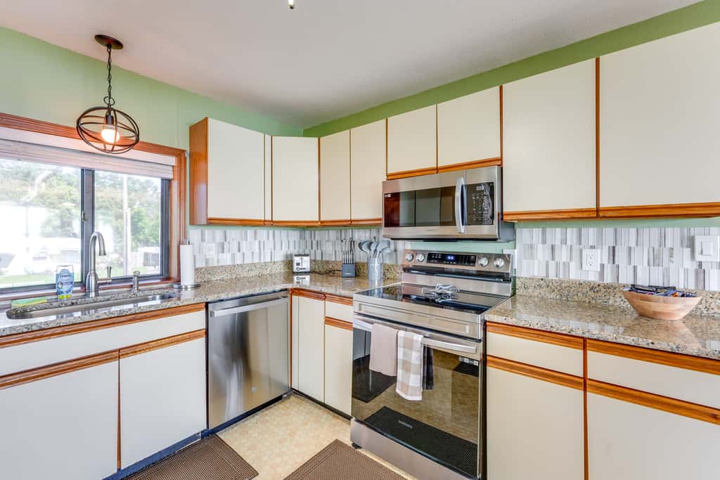 Dora Canal Views & Shared Dock: Apt in Tavares!