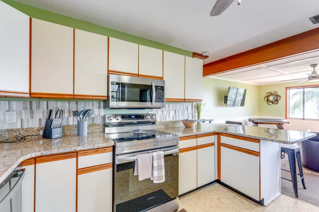 Dora Canal Views & Shared Dock: Apt in Tavares!