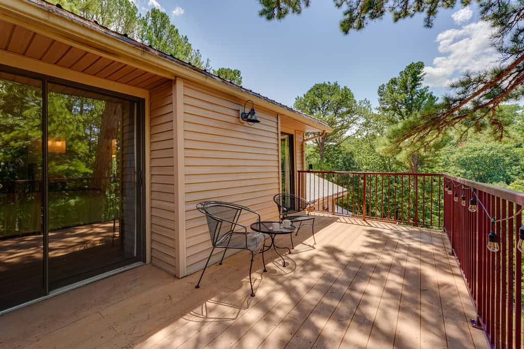 0.5 Mi to Table Rock Lake: Ozark Mountains Cabin