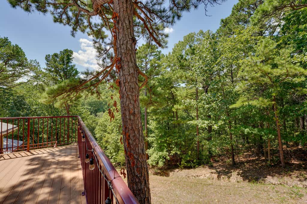 0.5 Mi to Table Rock Lake: Ozark Mountains Cabin