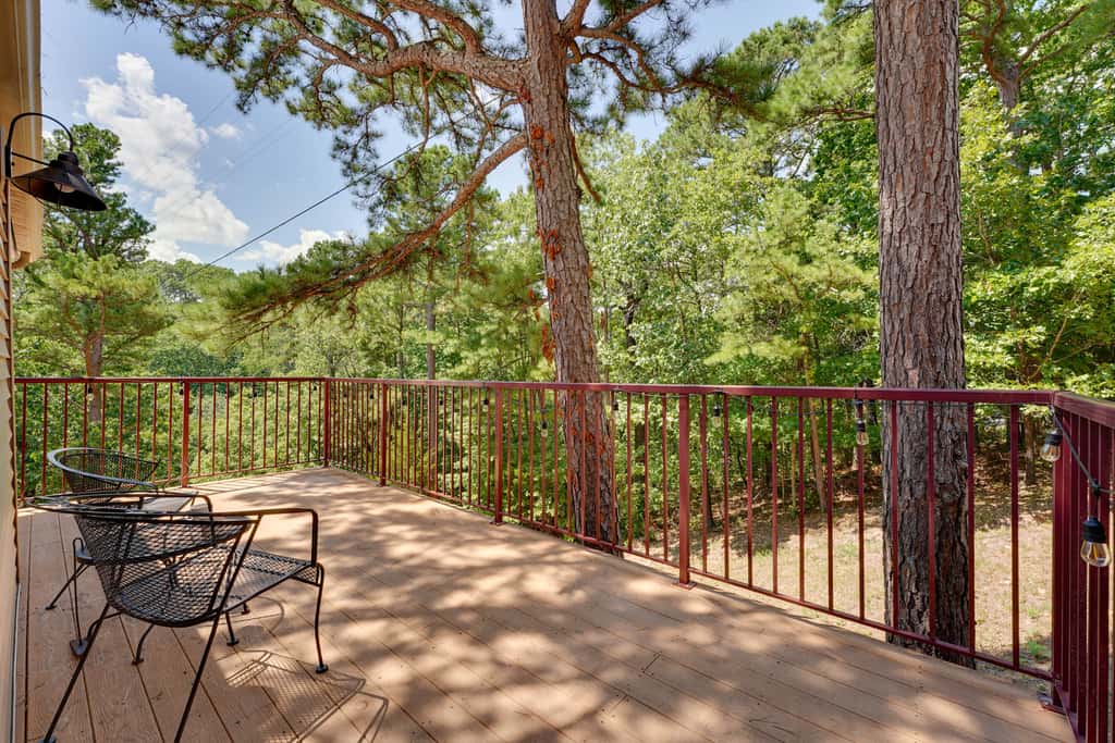 0.5 Mi to Table Rock Lake: Ozark Mountains Cabin