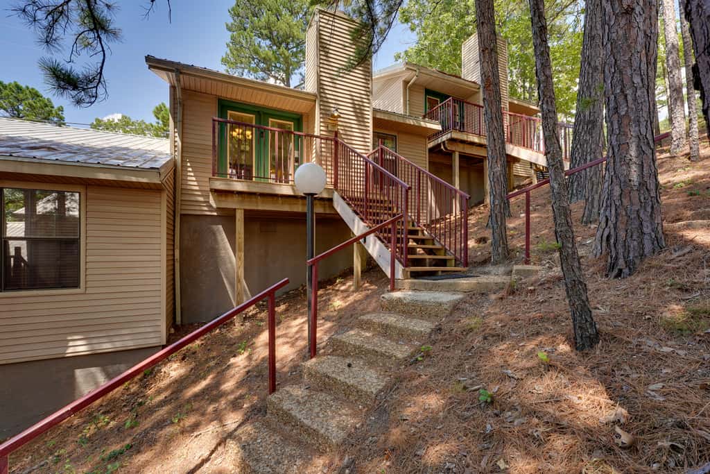 0.5 Mi to Table Rock Lake: Ozark Mountains Cabin