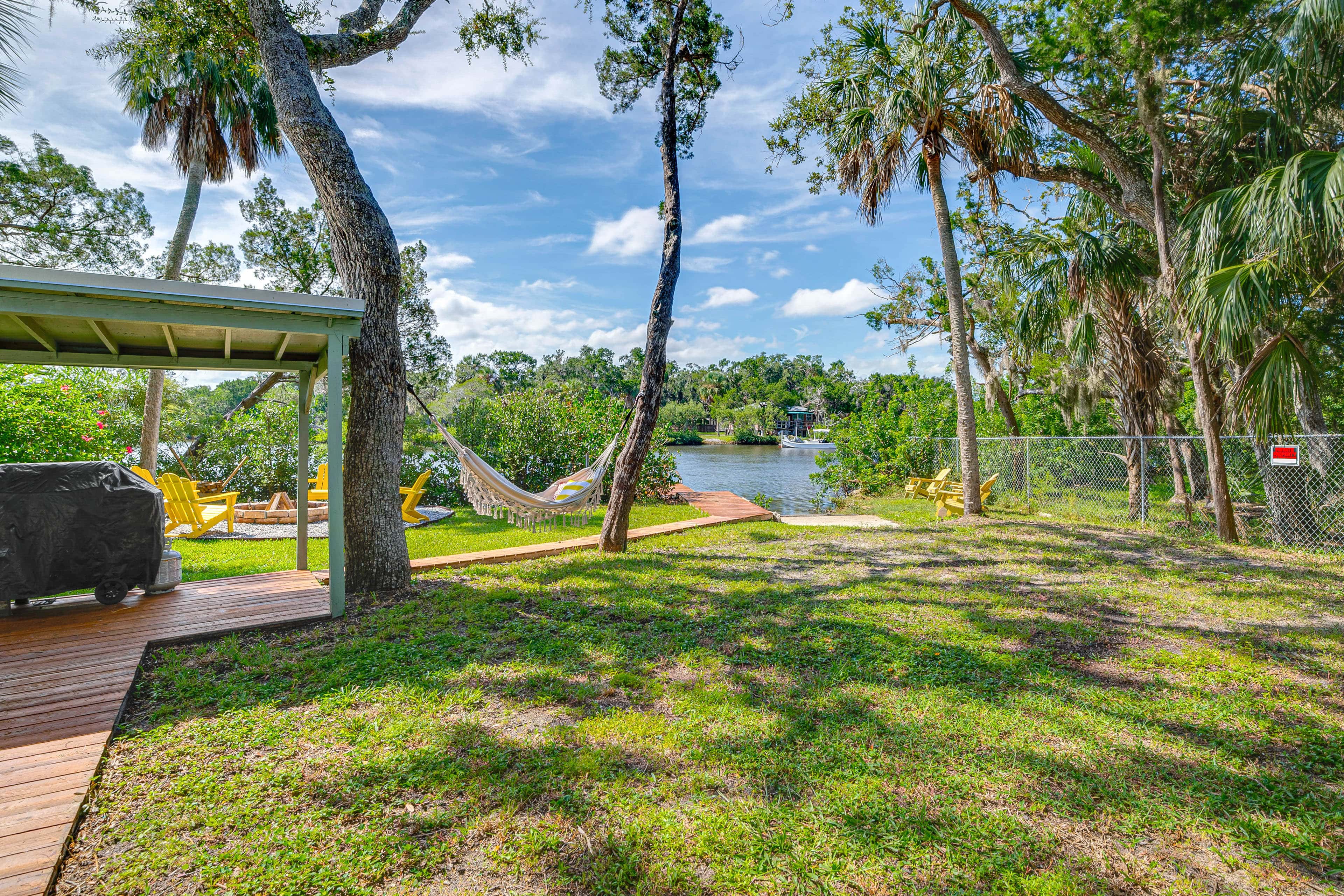 Dock, Hot Tub & Games: Crystal River Family Gem