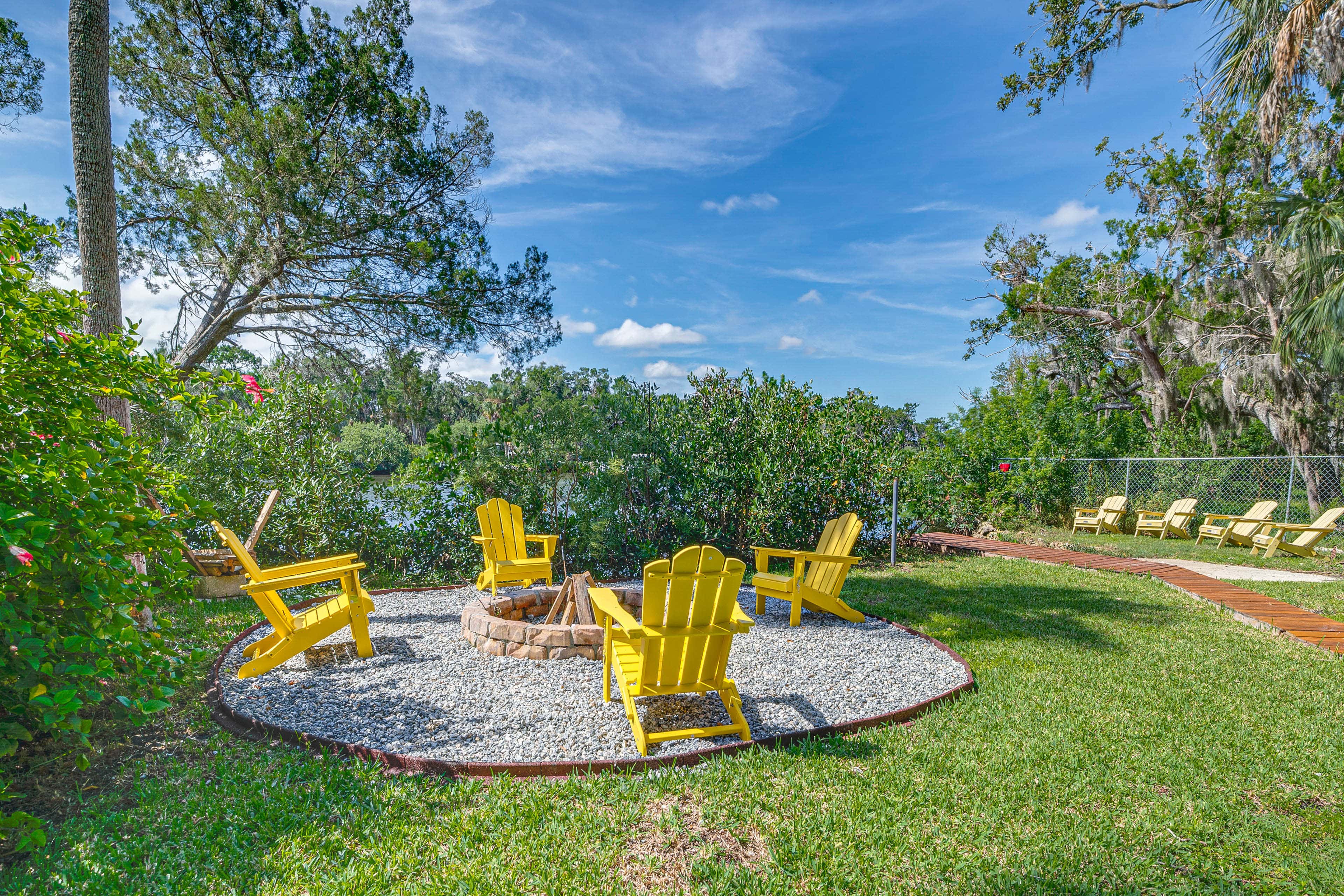 Dock, Hot Tub & Games: Crystal River Family Gem