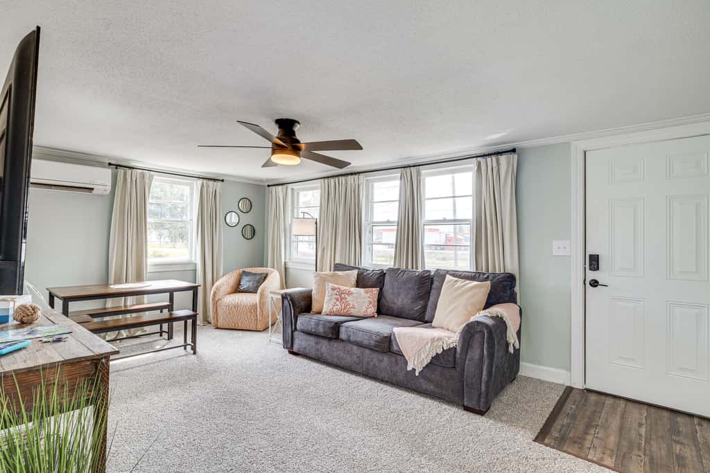 7 Mi to Beach & Ocean! Morehead City Home