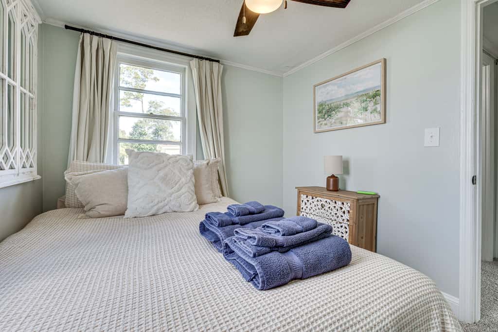 7 Mi to Beach & Ocean! Morehead City Home