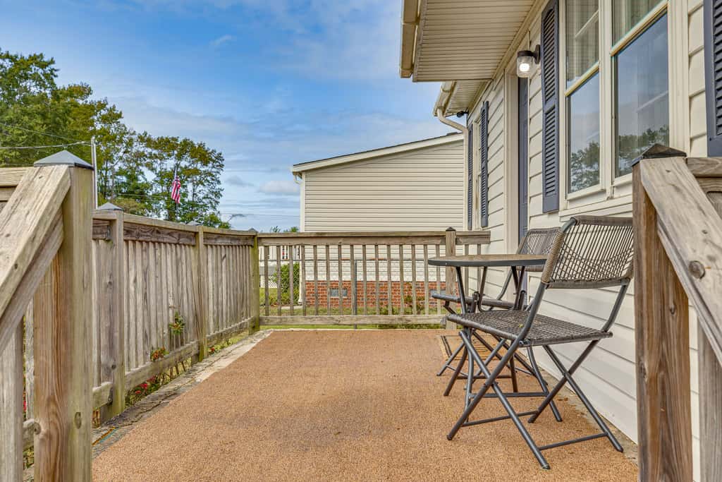 7 Mi to Beach & Ocean! Morehead City Home