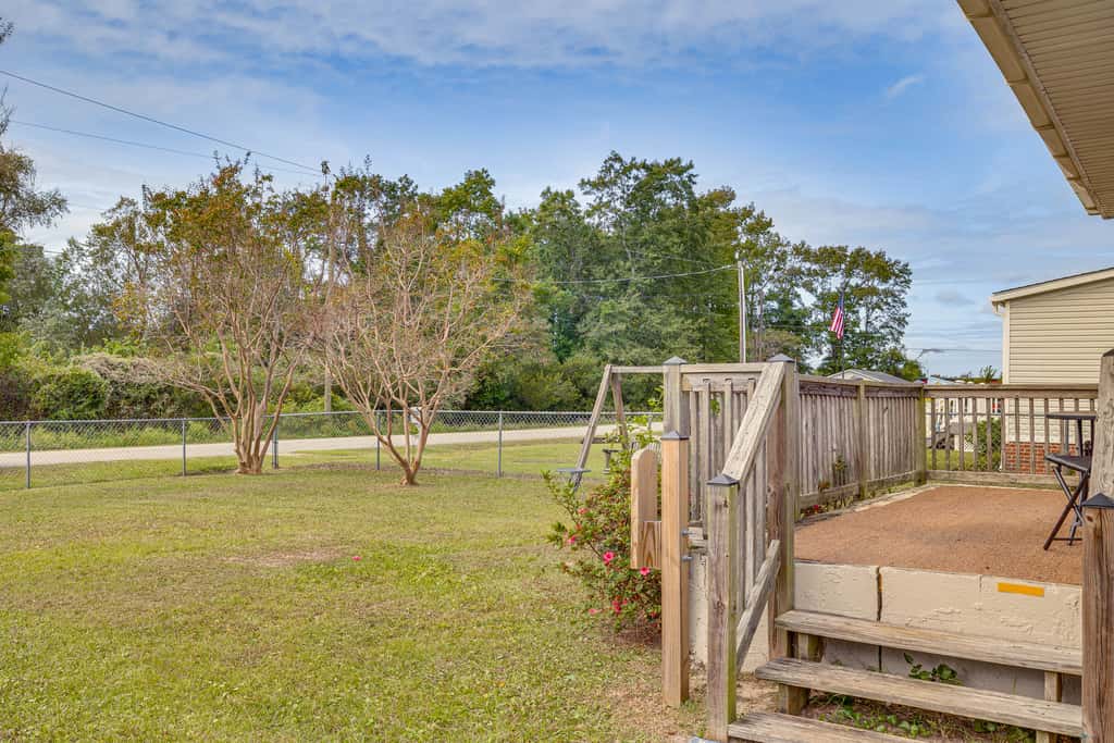 7 Mi to Beach & Ocean! Morehead City Home