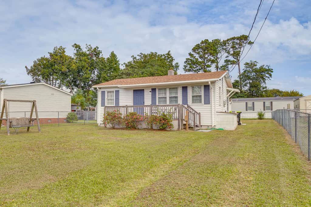 7 Mi to Beach & Ocean! Morehead City Home
