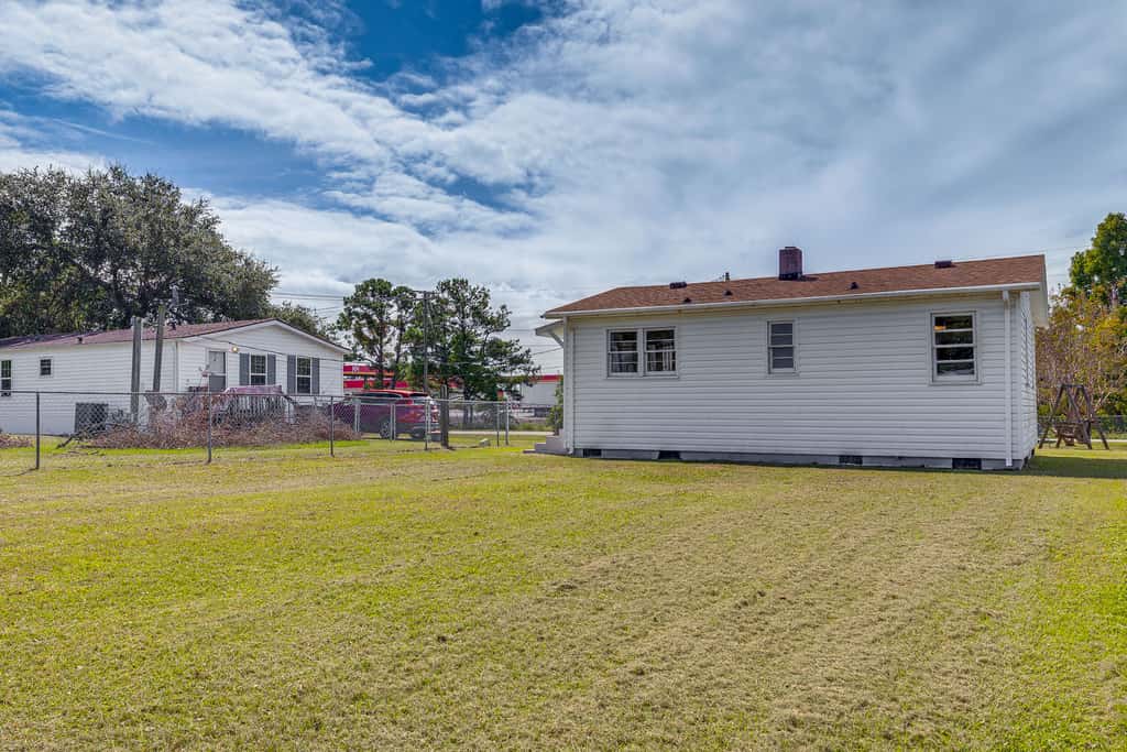 7 Mi to Beach & Ocean! Morehead City Home