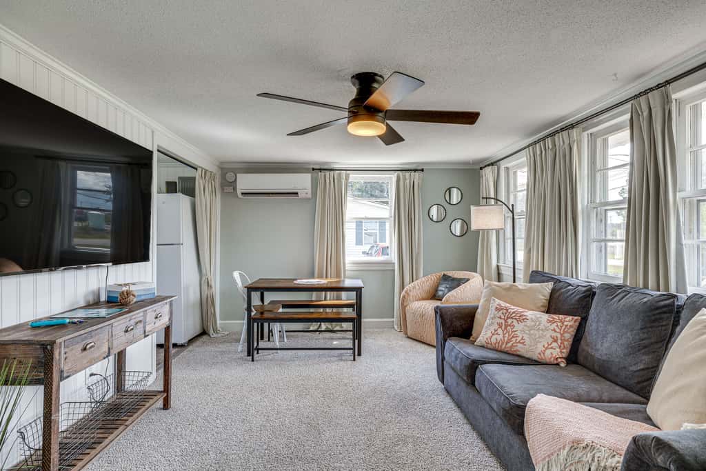 7 Mi to Beach & Ocean! Morehead City Home