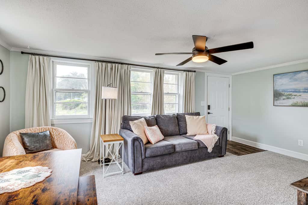 7 Mi to Beach & Ocean! Morehead City Home