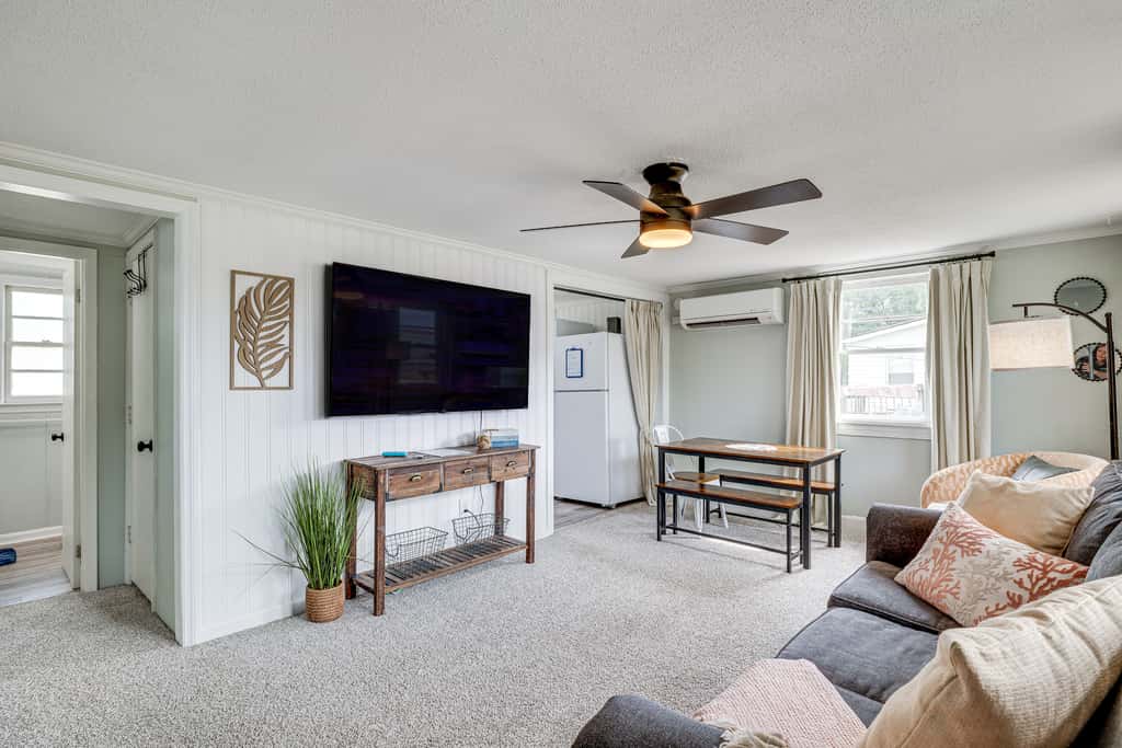 7 Mi to Beach & Ocean! Morehead City Home