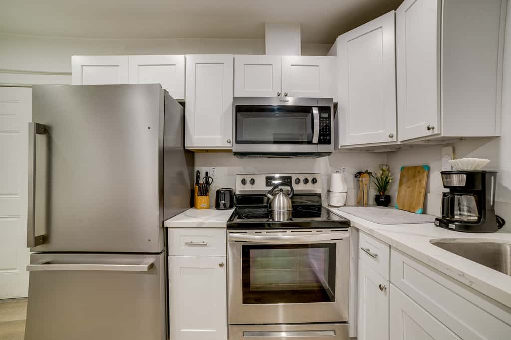 4 Mi to RUHS! Pet-Friendly Apt w/ Grill