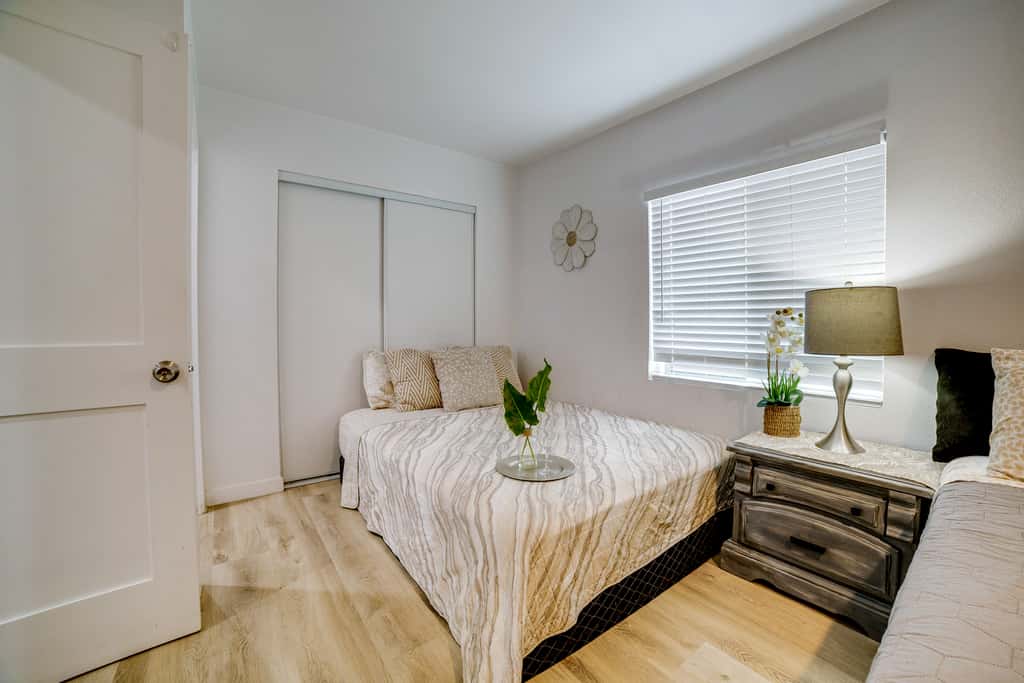 4 Mi to RUHS! Pet-Friendly Apt w/ Grill