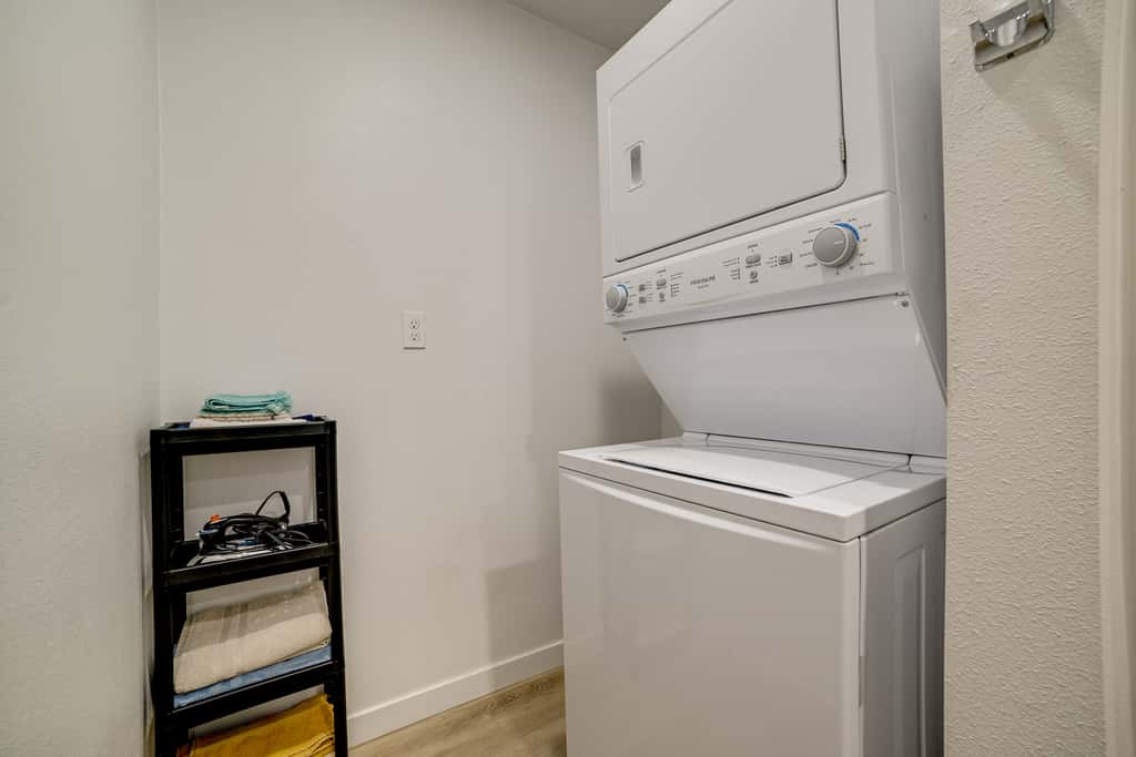 4 Mi to RUHS! Pet-Friendly Apt w/ Grill