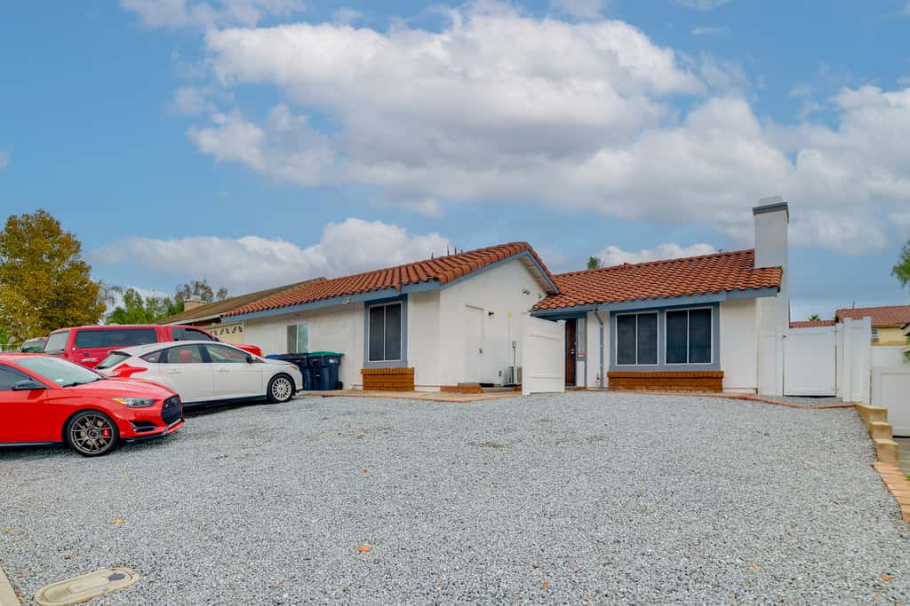 4 Mi to RUHS! Pet-Friendly Apt w/ Grill