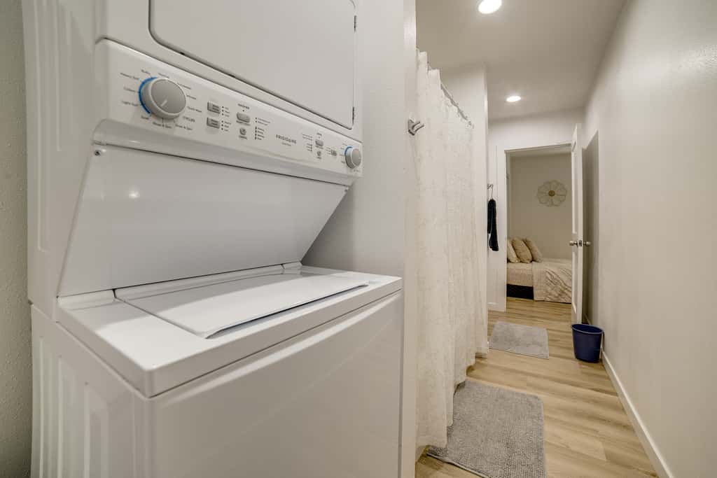 4 Mi to RUHS! Pet-Friendly Apt w/ Grill