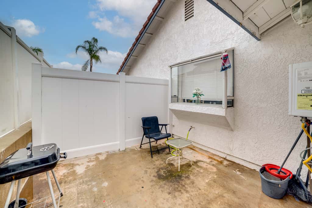 4 Mi to RUHS! Pet-Friendly Apt w/ Grill