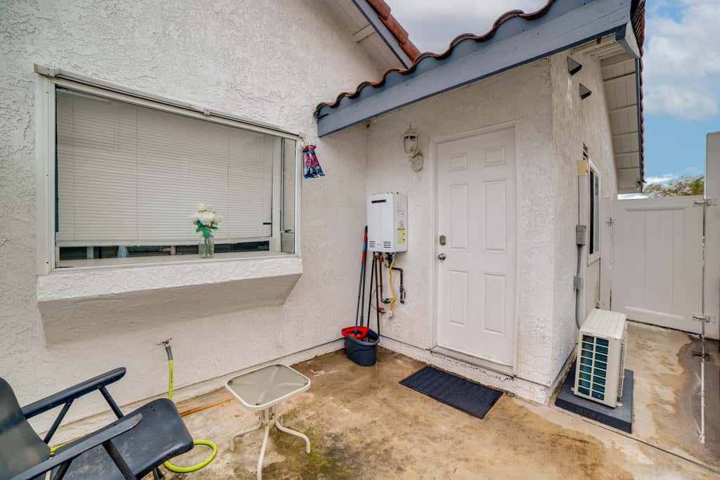 4 Mi to RUHS! Pet-Friendly Apt w/ Grill