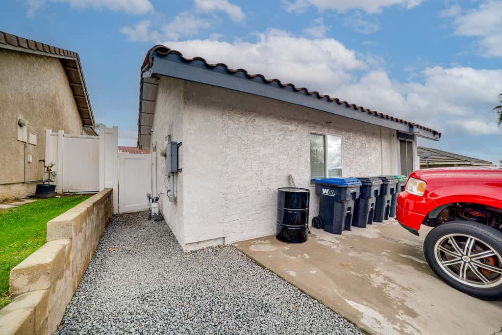 4 Mi to RUHS! Pet-Friendly Apt w/ Grill