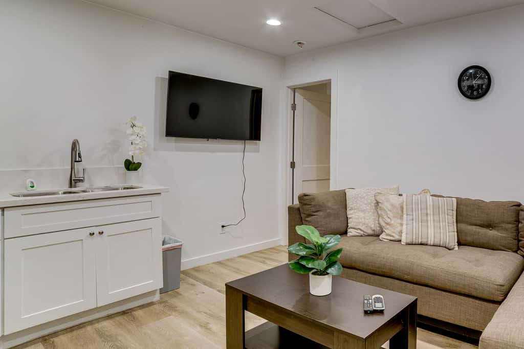 4 Mi to RUHS! Pet-Friendly Apt w/ Grill