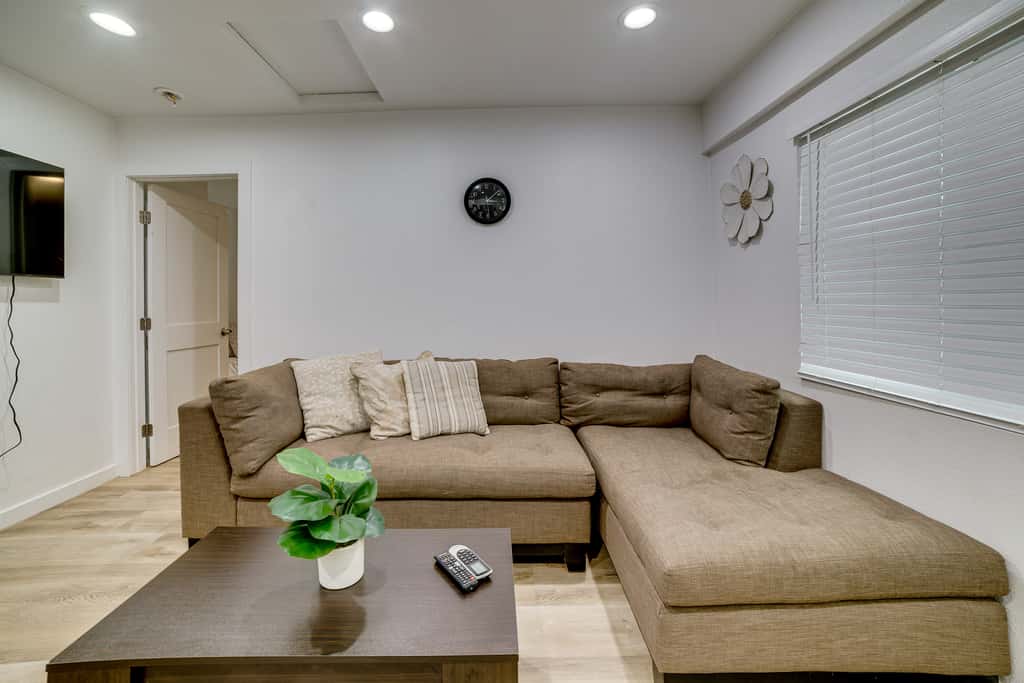 4 Mi to RUHS! Pet-Friendly Apt w/ Grill