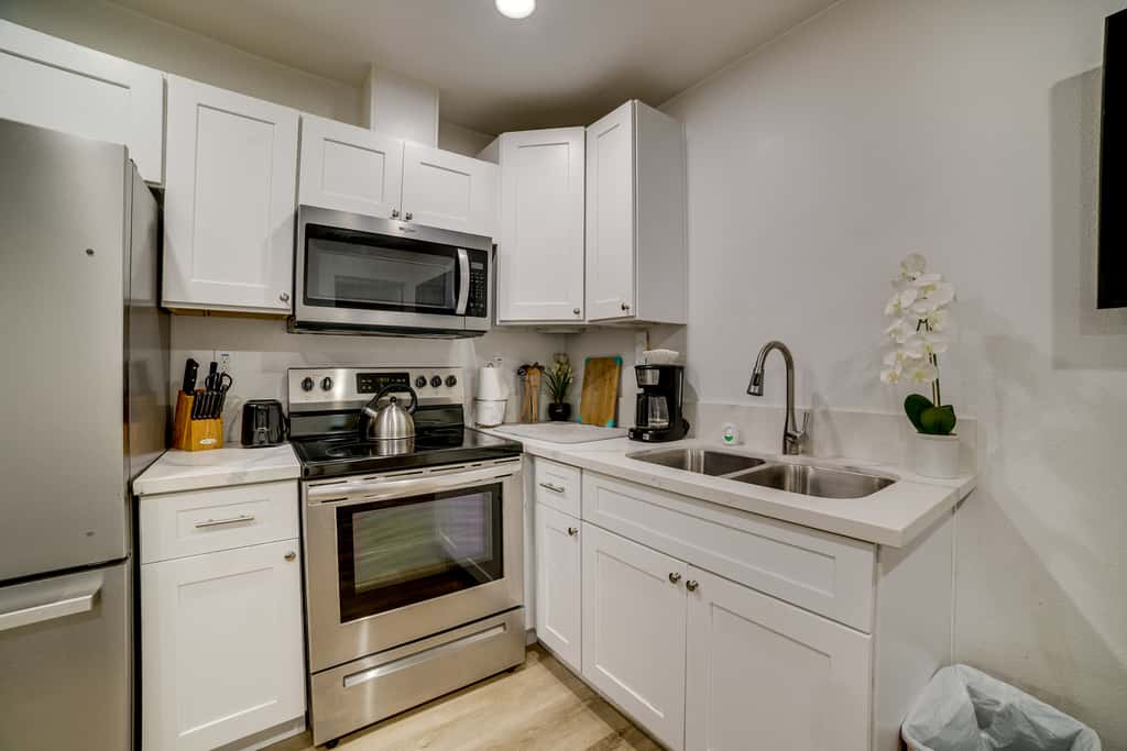 4 Mi to RUHS! Pet-Friendly Apt w/ Grill