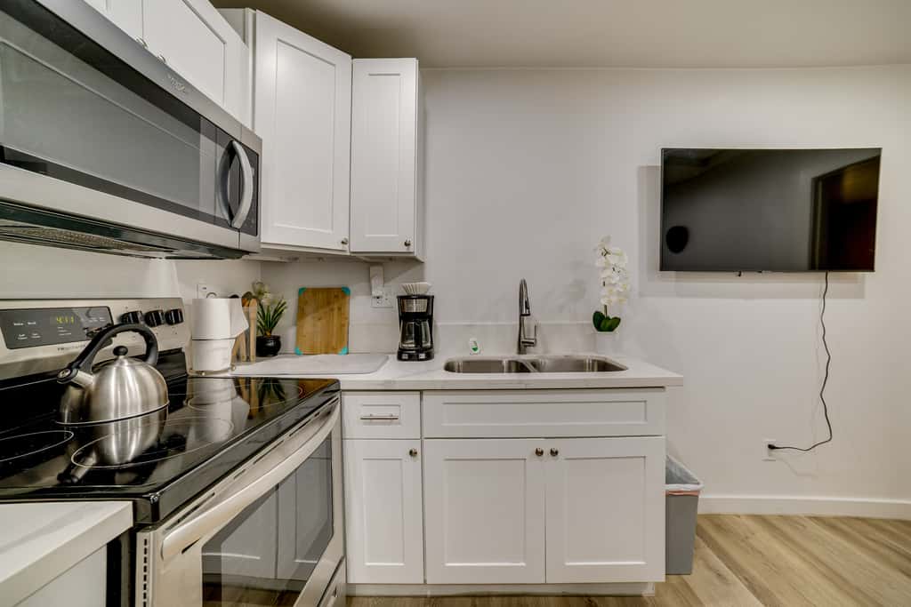 4 Mi to RUHS! Pet-Friendly Apt w/ Grill