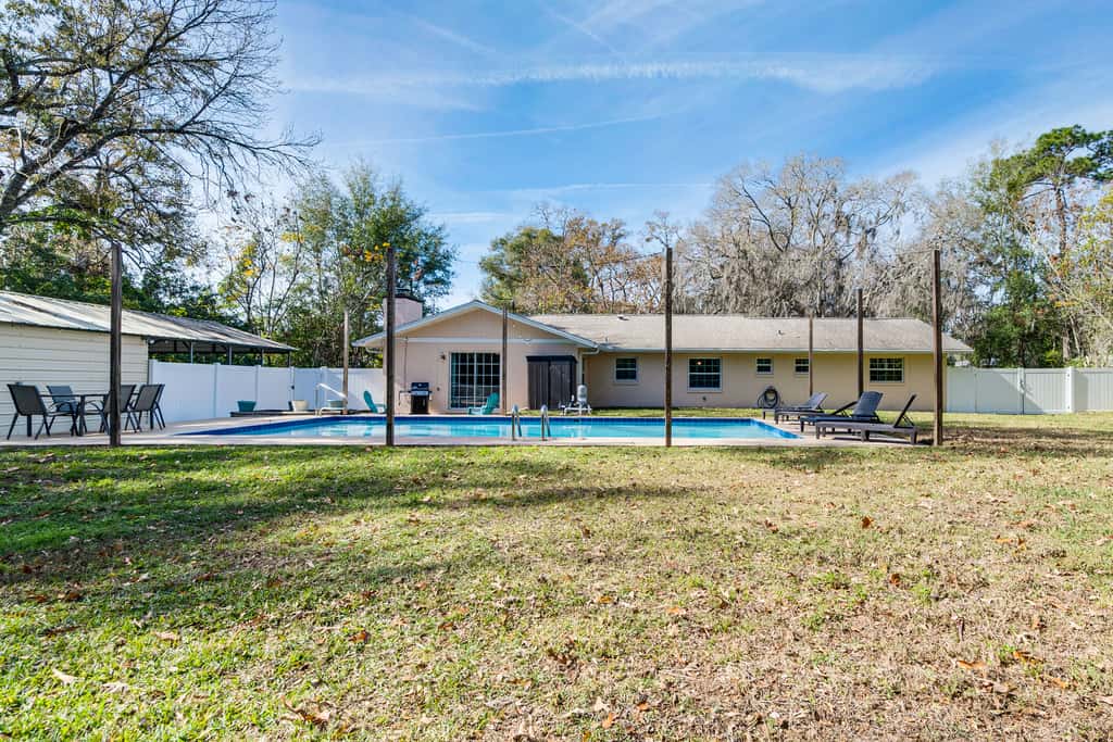 5 Mi to Silver Springs State Pk: Gem w/ Game Room!