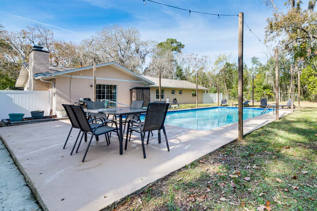 5 Mi to Silver Springs State Pk: Gem w/ Game Room!