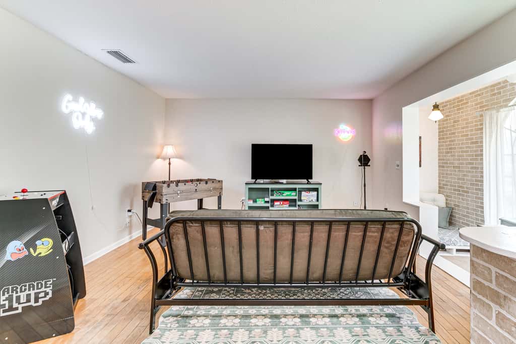 5 Mi to Silver Springs State Pk: Gem w/ Game Room!