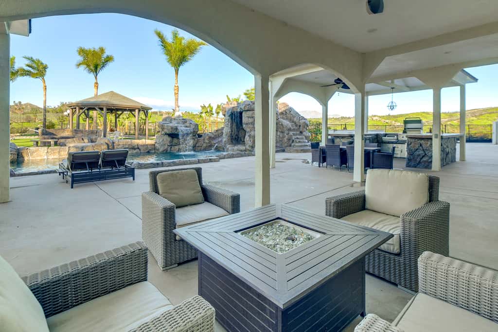 Expansive Riverside Mansion! Luxe, Family Friendly