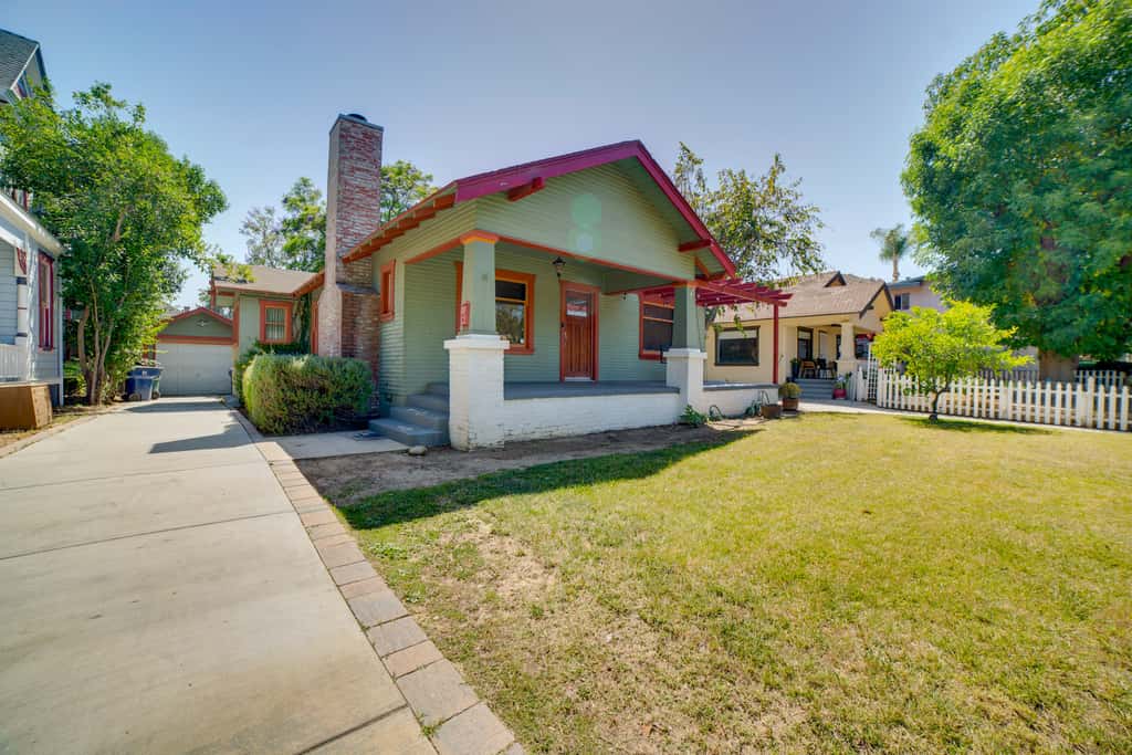 Home 1/2 Mi to Dtwn Riverside: Families Welcome!