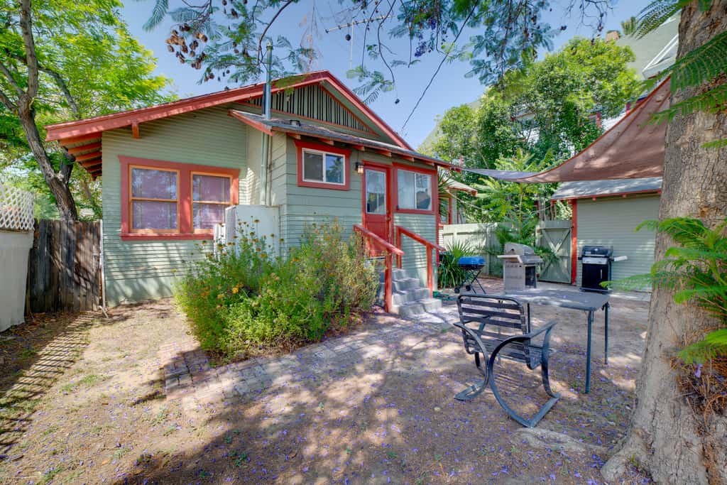 Home 1/2 Mi to Dtwn Riverside: Families Welcome!
