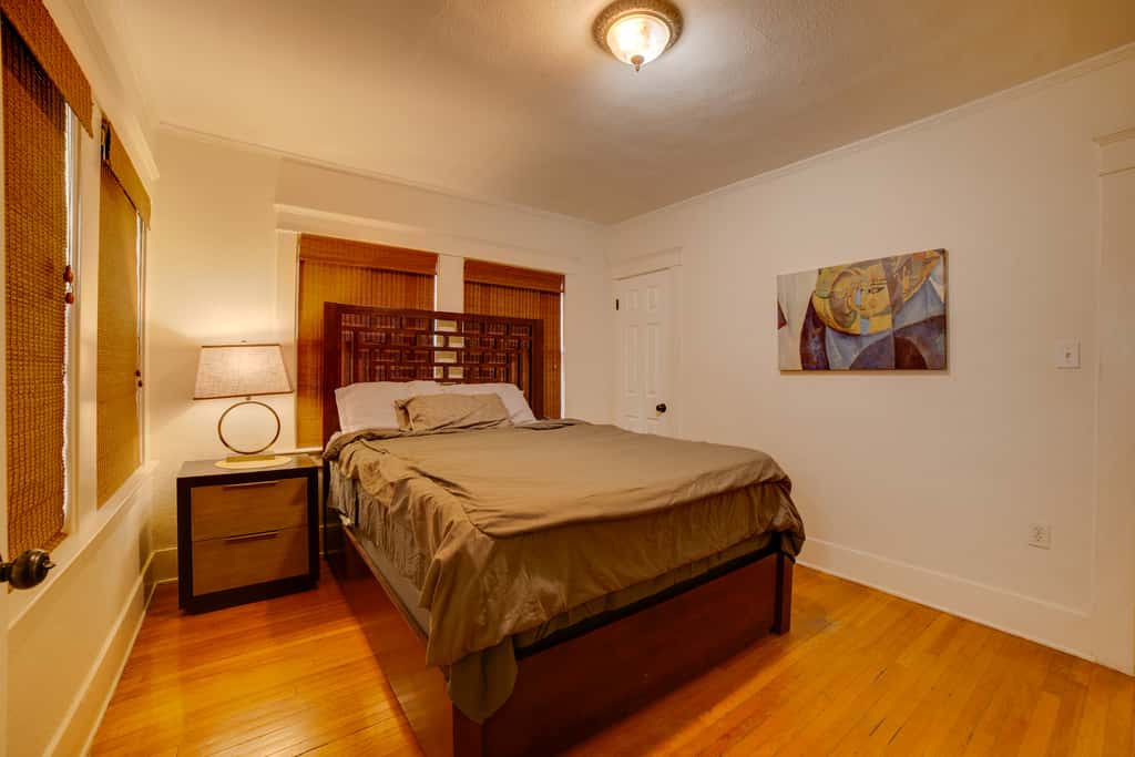 Home 1/2 Mi to Dtwn Riverside: Families Welcome!