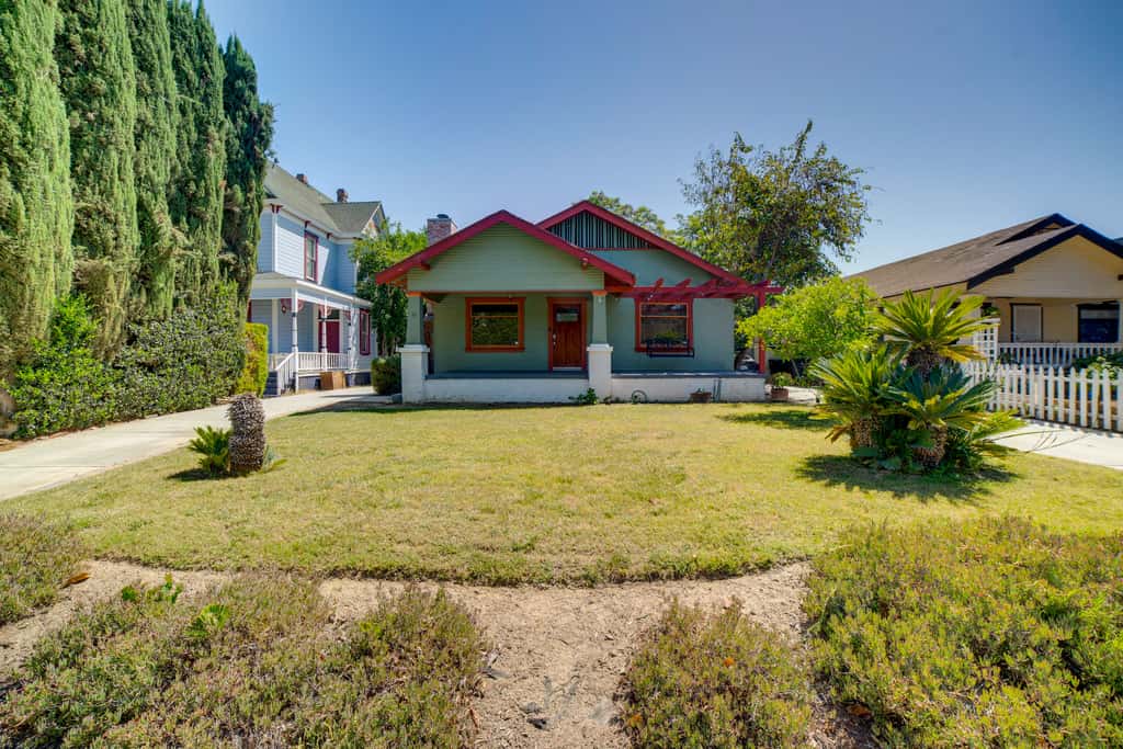 Home 1/2 Mi to Dtwn Riverside: Families Welcome!