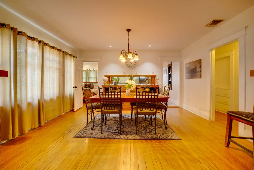 Home 1/2 Mi to Dtwn Riverside: Families Welcome!