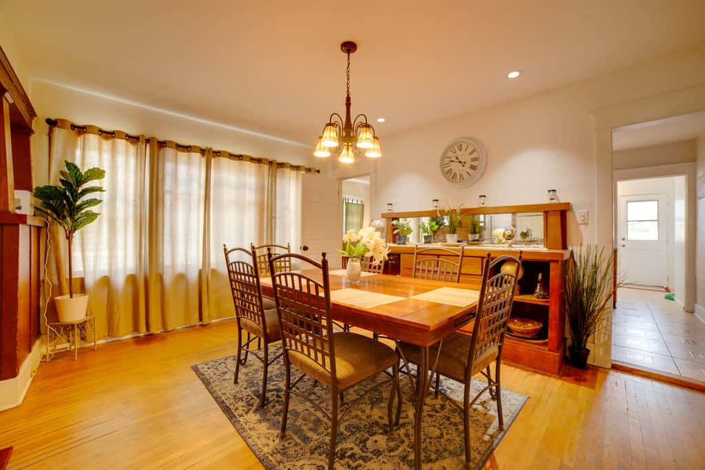 Home 1/2 Mi to Dtwn Riverside: Families Welcome!