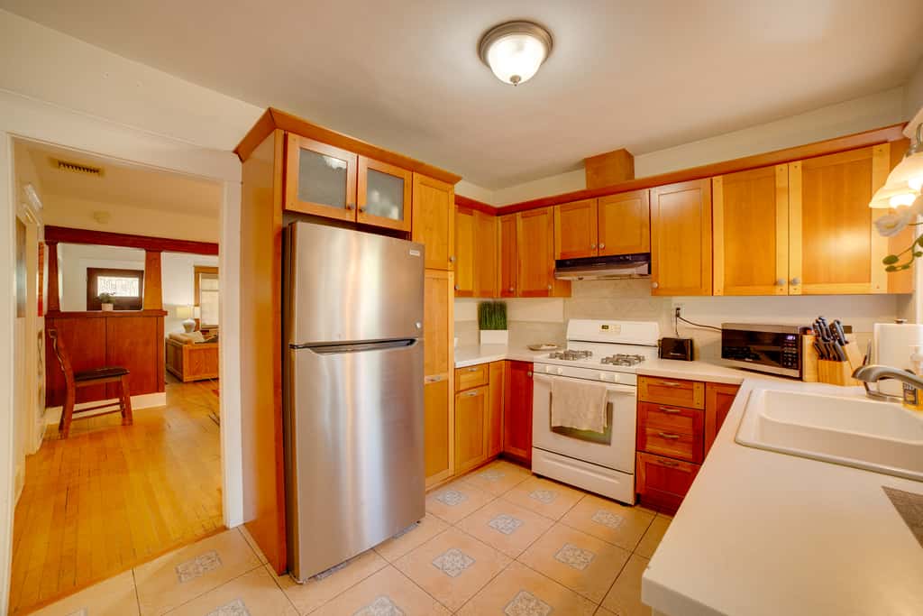Home 1/2 Mi to Dtwn Riverside: Families Welcome!