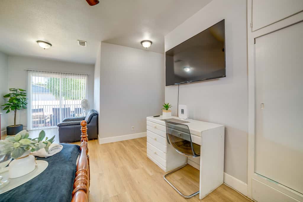 Family-Friendly Home 2 Mi to Dtwn Riverside