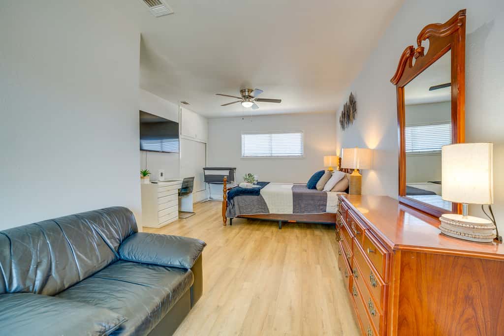 Family-Friendly Home 2 Mi to Dtwn Riverside
