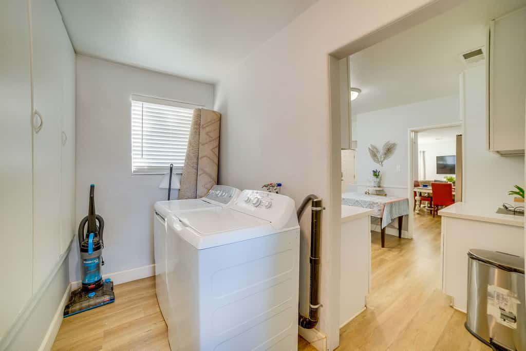 Family-Friendly Home 2 Mi to Dtwn Riverside