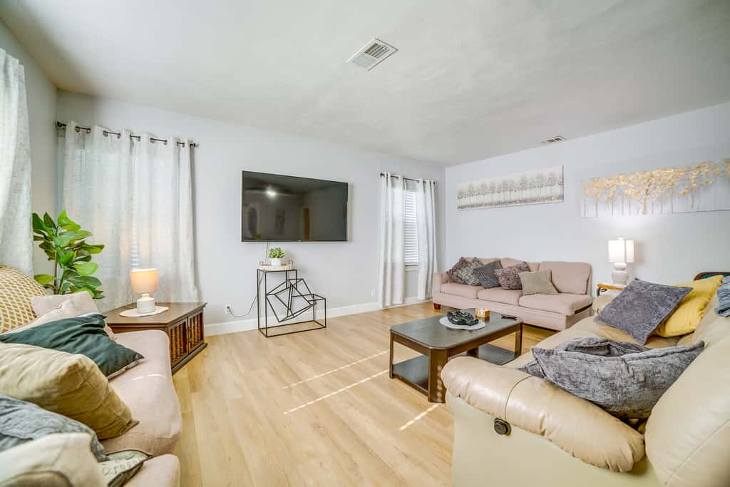Family-Friendly Home 2 Mi to Dtwn Riverside