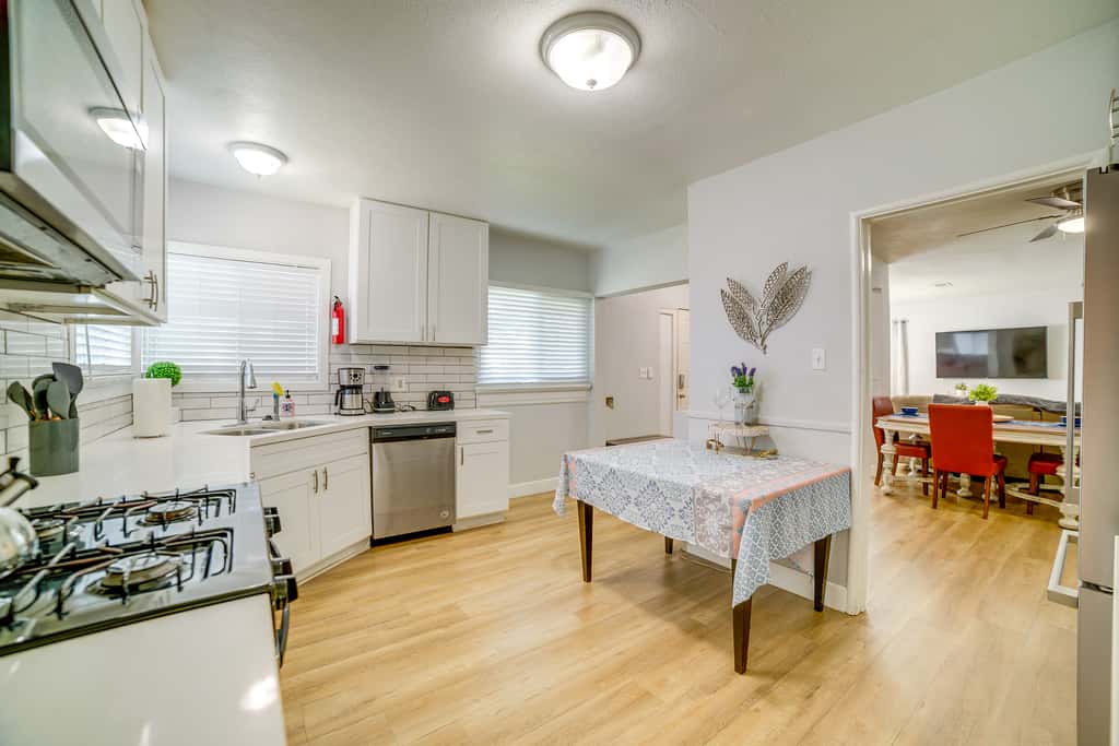Family-Friendly Home 2 Mi to Dtwn Riverside