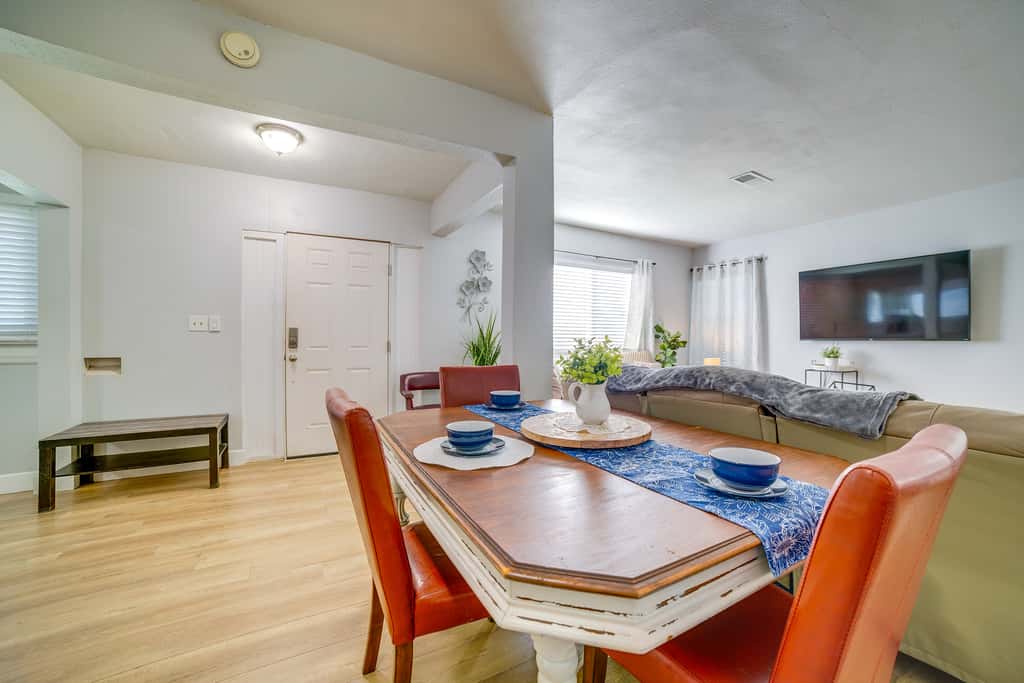 Family-Friendly Home 2 Mi to Dtwn Riverside